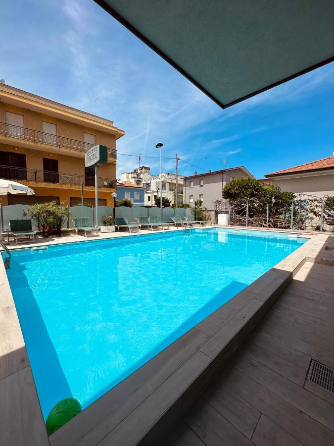 Aparthotel Nautic 3*